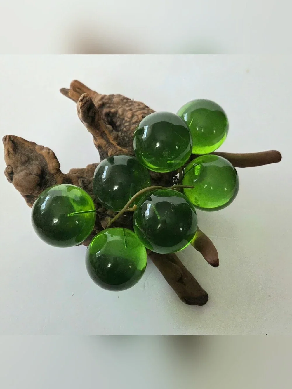 VINTAGE GREEN LUCITE GRAPE CLUSTER ON BURL WOOD MID CENTURY MODERN DECOR
